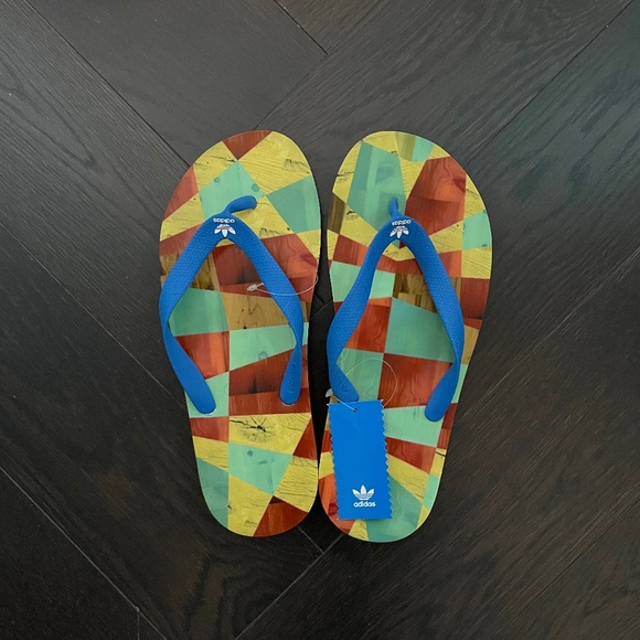 NWT Men's Adidas Originals Flip Flops - Picture 1 of 4